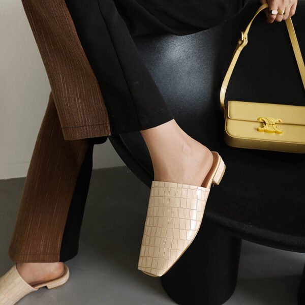 Trendy Flat Heel Universal faux Leather Home Casual Sandals Women Fashionable Pointed Slippers - 图片 9