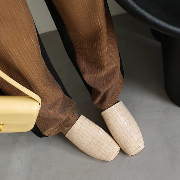 Trendy Flat Heel Universal faux Leather Home Casual Sandals Women Fashionable Pointed Slippers - 图片 8