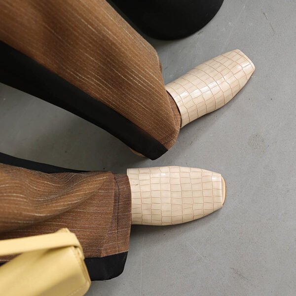 Trendy Flat Heel Universal faux Leather Home Casual Sandals Women Fashionable Pointed Slippers - 图片 7
