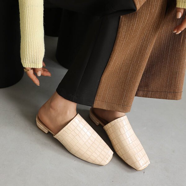 Trendy Flat Heel Universal faux Leather Home Casual Sandals Women Fashionable Pointed Slippers - 图片 6