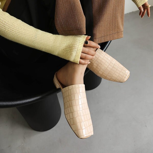 Trendy Flat Heel Universal faux Leather Home Casual Sandals Women Fashionable Pointed Slippers - 图片 4