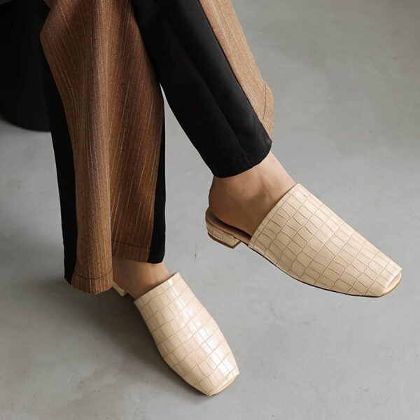 Trendy Flat Heel Universal faux Leather Home Casual Sandals Women Fashionable Pointed Slippers - 图片 3